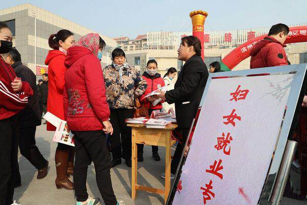 高新區(qū)婦女專場(chǎng)招聘會(huì)照片3_副本.jpg